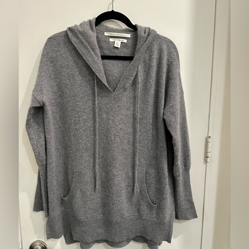 Max Studio Gray Cashmere Sweater